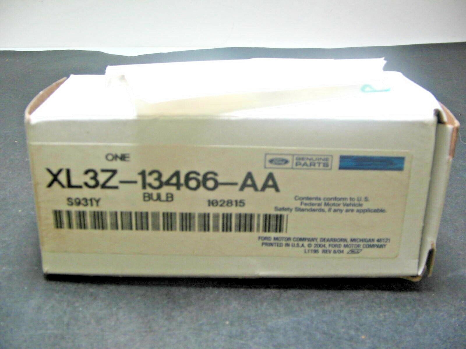 *NOS* Ford Genuine Parts XL3Z-13466-AA S931Y Bulb 102815 *NOS* Ford Genuine Parts XL3Z-13466-AA S931Y Bulb 102815