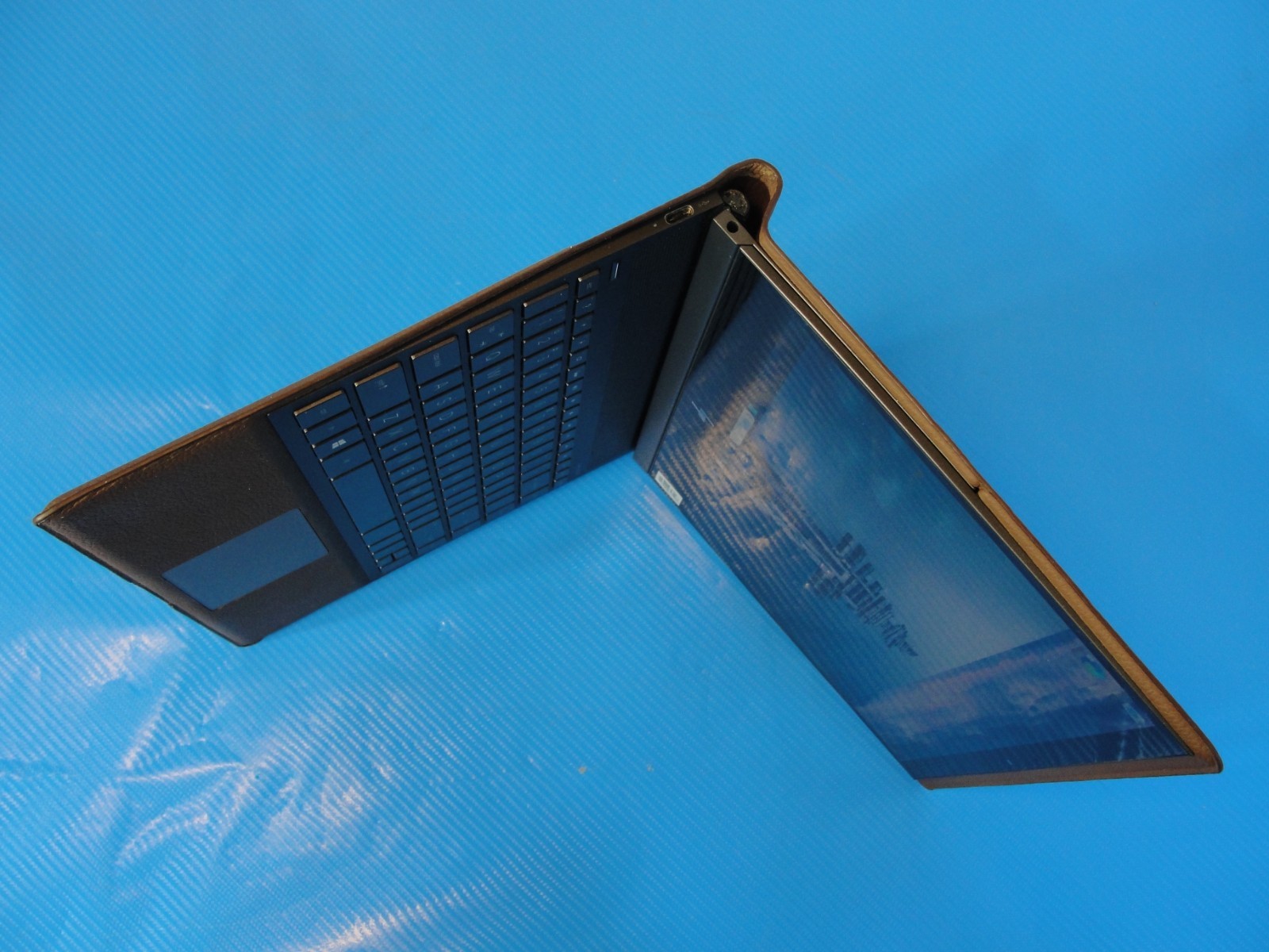 HP Spectre Folio 13-ak1016nr i7-10510Y 16GB 256GB 13.3" Touch For Parts - Thumbnail 12
