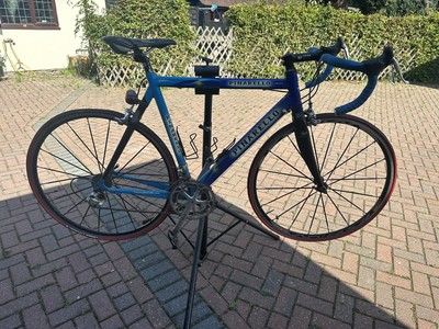 Pinerello men’s road bike . Medium /large . Alley frame , carbon fibre folks 
