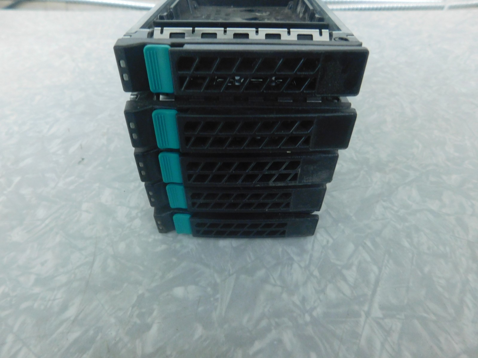 Lot of 5 D31202-001 SAS 2.5