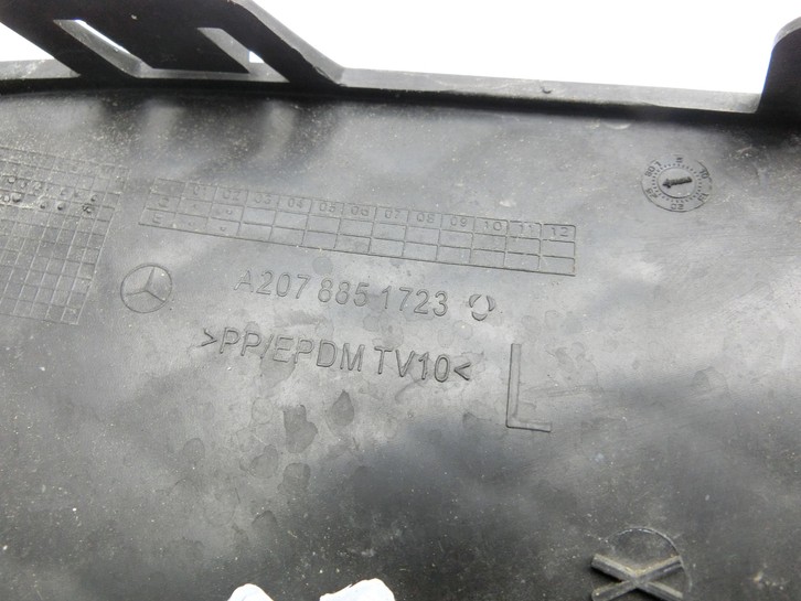 Mercedes C207 E200 13-17 Frontblende Frontleiste Links Einsatz für Stoßstange Mercedes C207 E200 13-17 16.07.2015... Vorschau 4