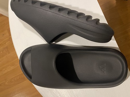 Yeezy Slides Onyx size 6 | eBay