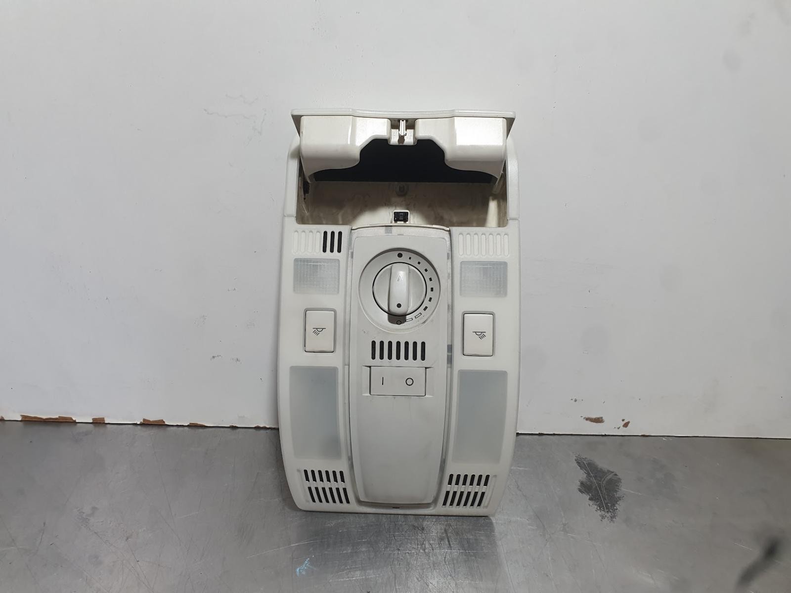 2006 Audi A6 COURTESY LIGHT 4F/C6 11/04-07/11 4F0947135BF 4F0947140 image 3