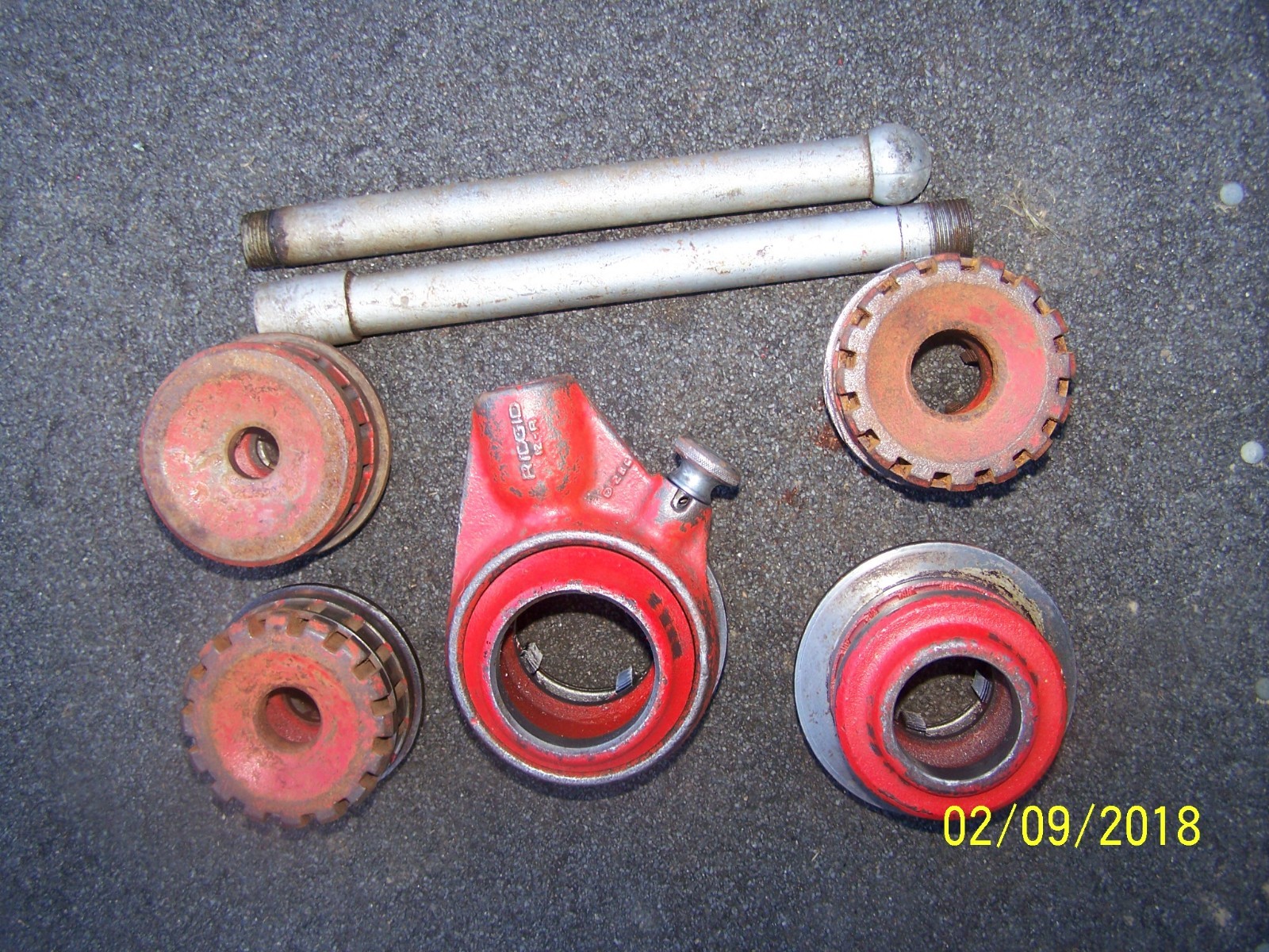 Ridgid 12R Ratcheting Pipe Threader Threading 5 Dies 1/2