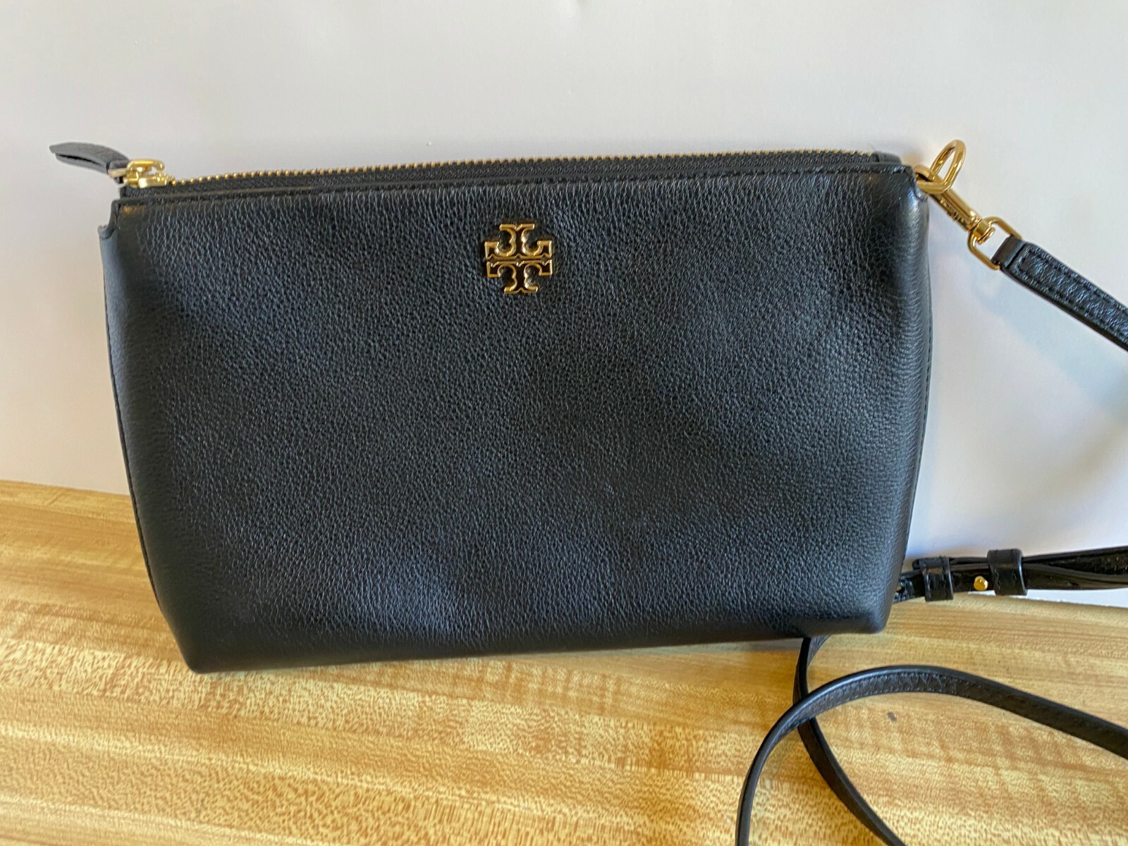 NEW TORY BURCH Kira Pebbled Leather Wallet Crossbody Bag PURSE BLACK