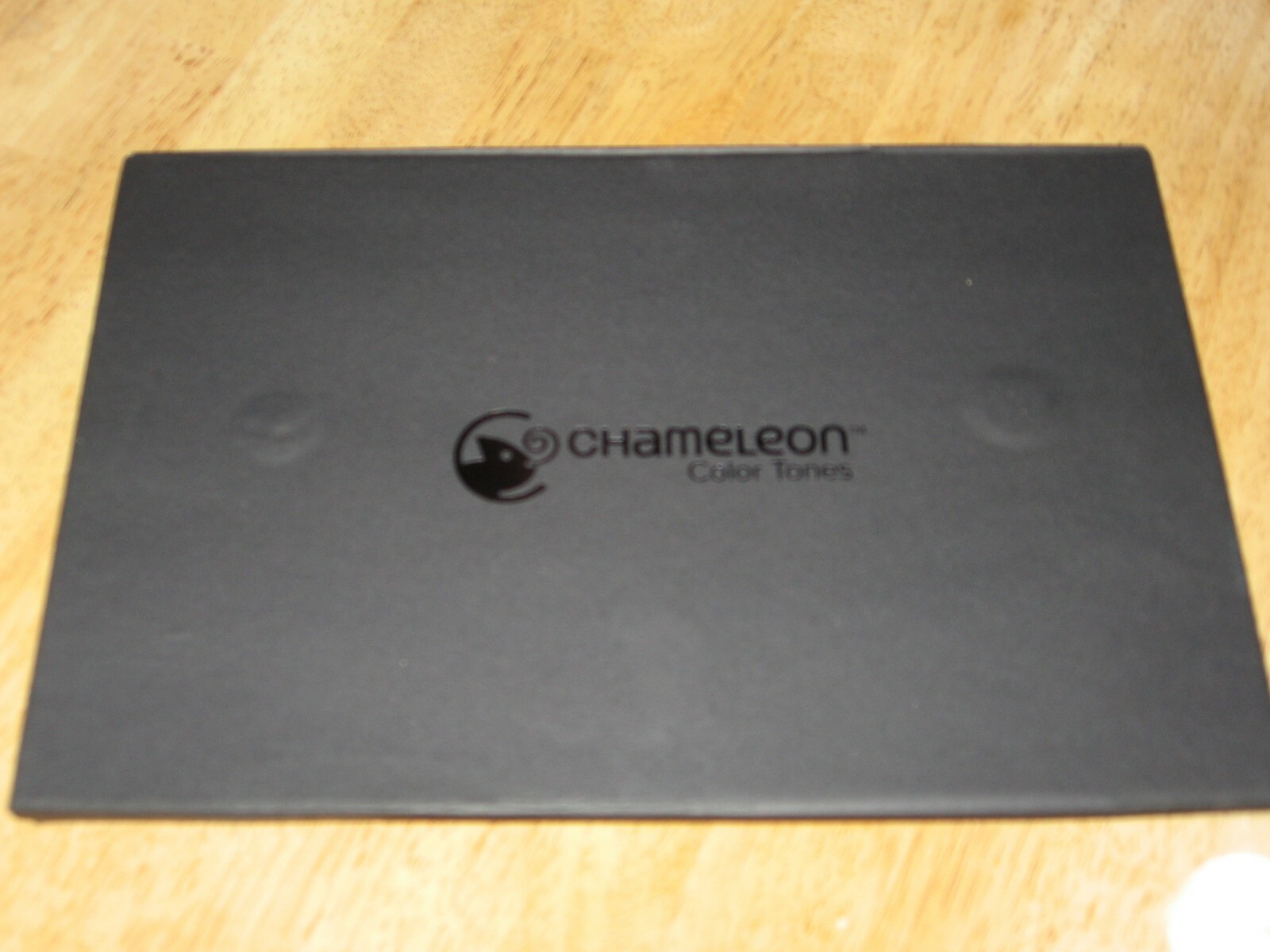 GUC:  Chameleon Colored Pencils In Storage Display Case (only 4 used)