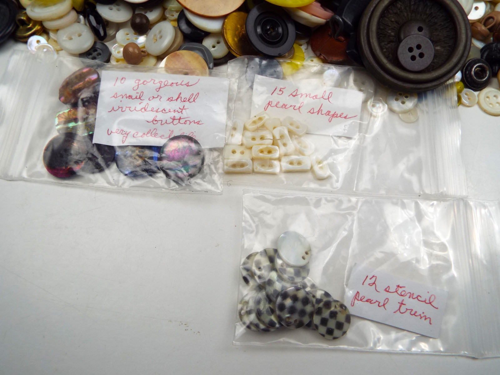 VINTAGE BUTTON COLLECTION Over 10 Lbs Unsearched Sold As Found Estate Lot #158