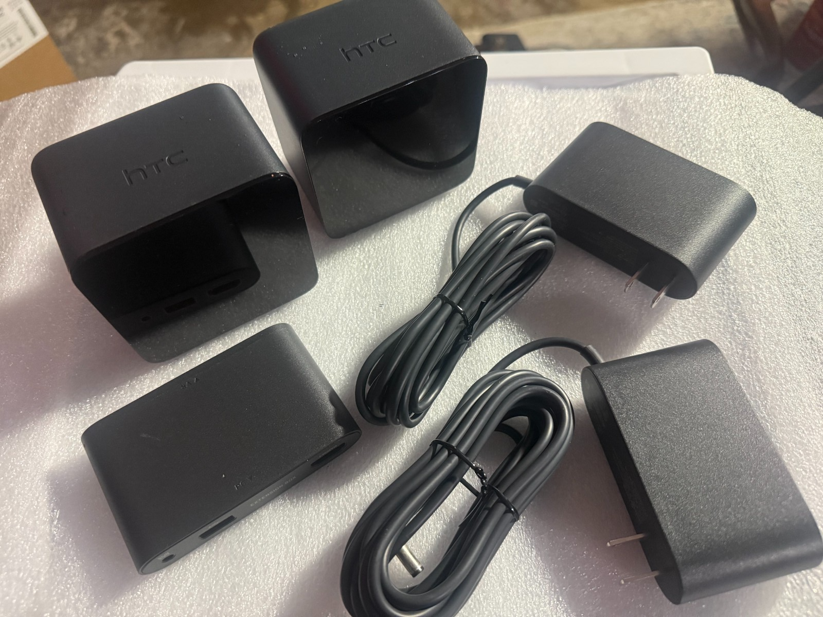 030604 HTC  ベースステーション　2PR8100 NEW HTC (Set Of Two)Vive Base Station Lighthouse SteamVR