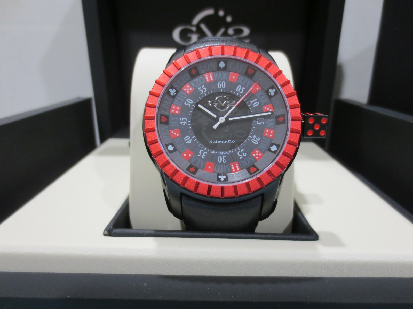 Pre-owned Gv2 By Gevril Men's 9306 Lucky 7 Automatic Red Bezel Subdial Black Leather Watch