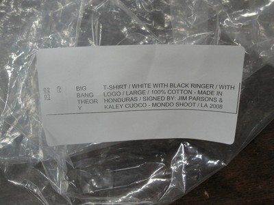 The Big Bang Theory Hand Signed Kaley Cuoco Jim Parsons Mondo T-Shirt JSA V40252