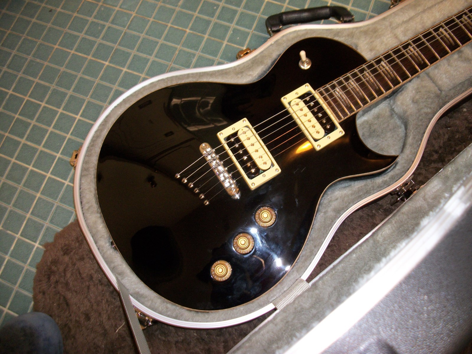 Mitchell MS400 Electric Guitar with HSC