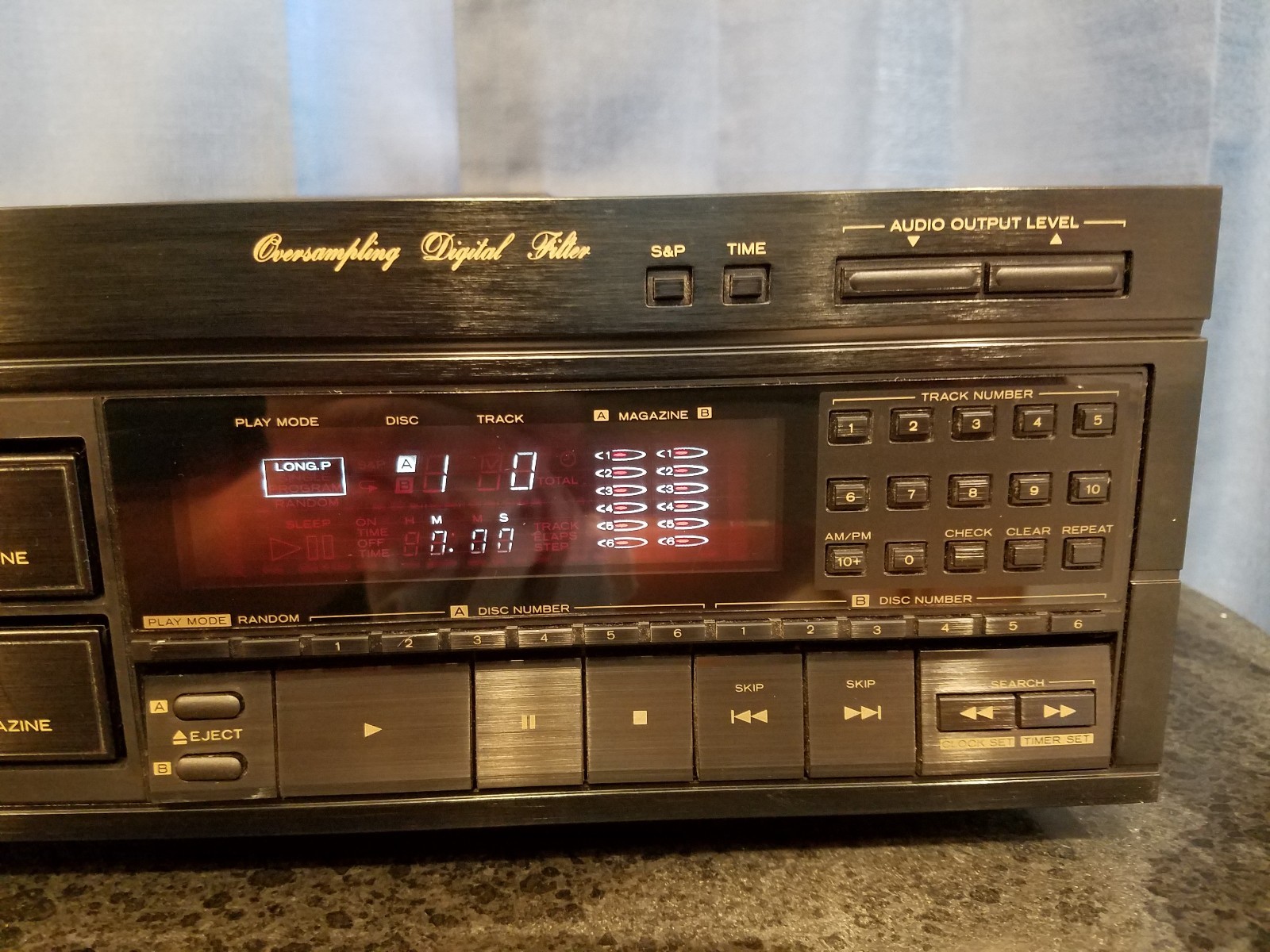 Hitachi Model DA-C70 Compact Disc Changer 6+6Twin Magazine 12 CD Player w/Remote