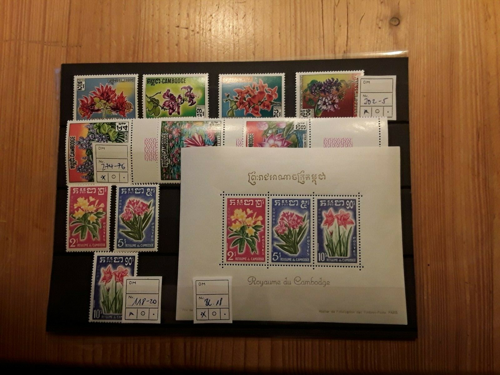 Briefmarken Kambodscha Lot Blumen postfrisch 