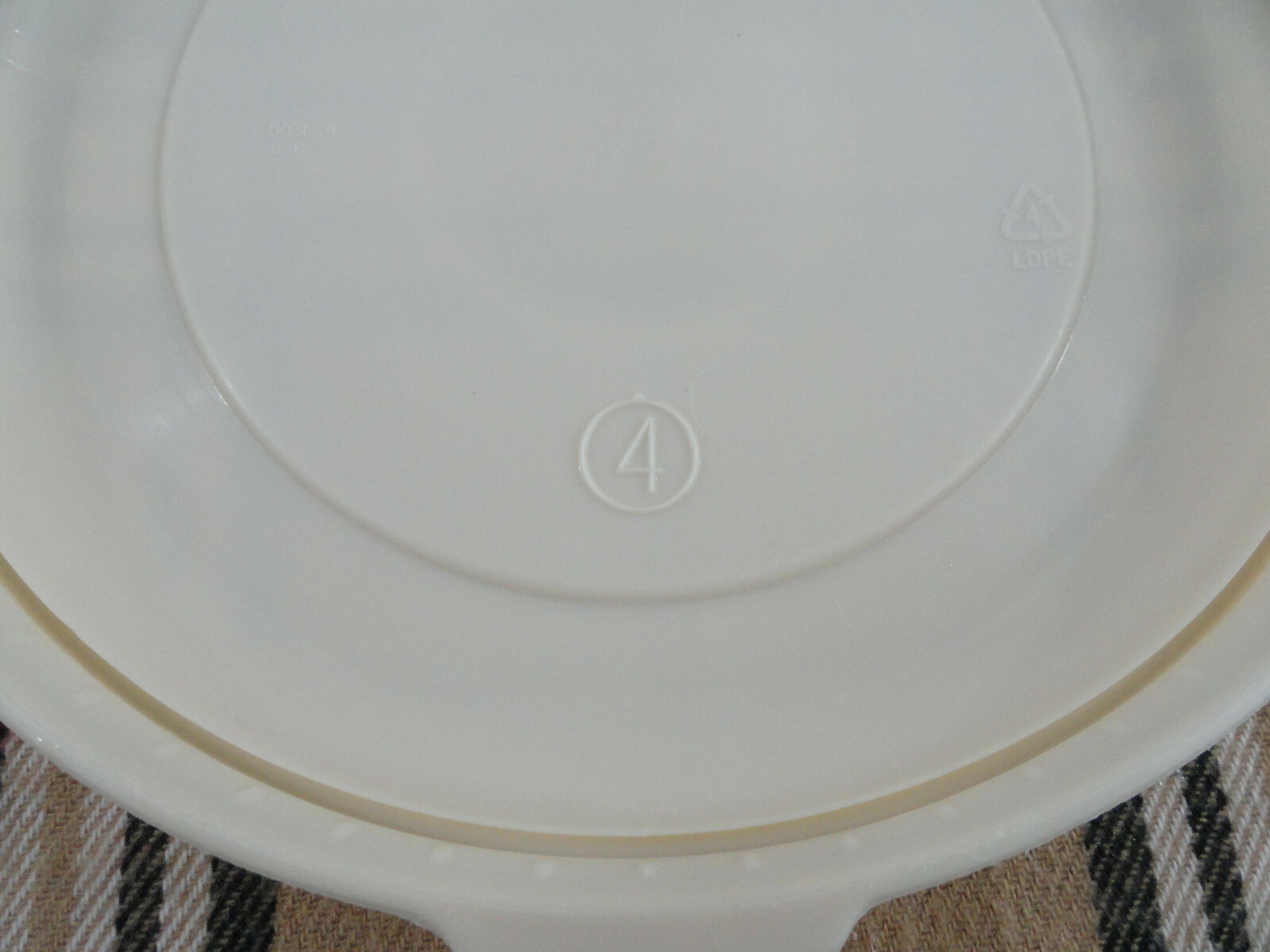 Rubbermaid Servin Saver #4 Replacement Lid Only Round 8.5