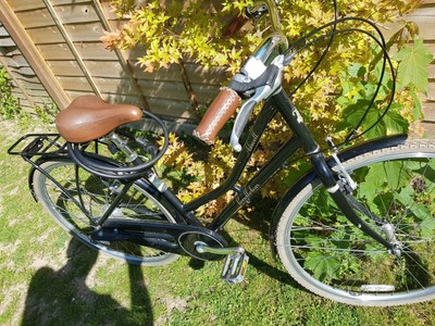 Victoria Pendleton Ashwell Ladies Bike 17 inch frame, in good working condition 