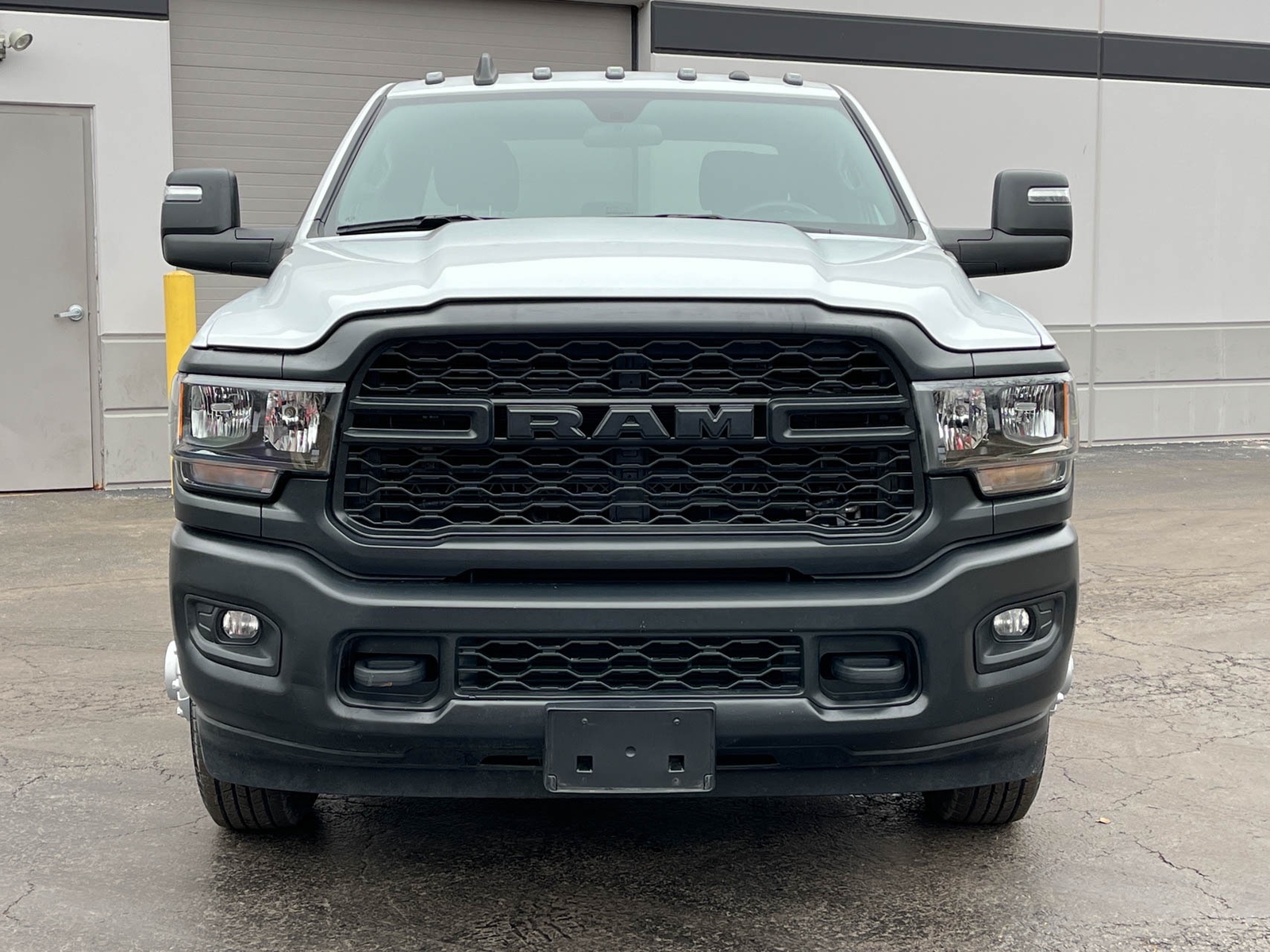 Owner 2023 Ram 3500 Tradesman - 6.7 Cummins Diesel! 4X4! Aisin HD Tran White