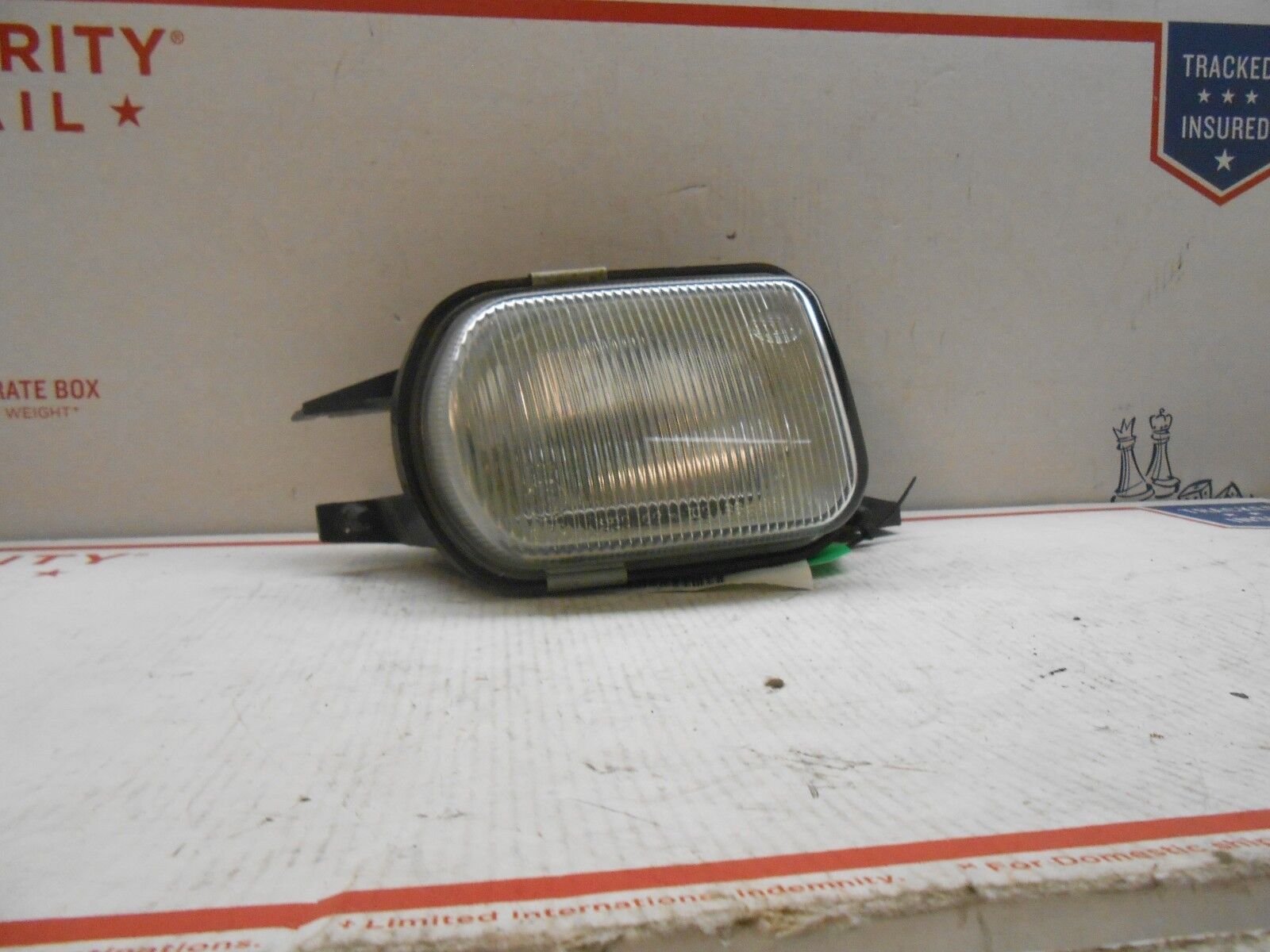 2002 Mercedes C class LEFT Fog light lamp 2158200556 ic 2002 Mercedes C class LEFT Fog light lamp 2158200556 ic