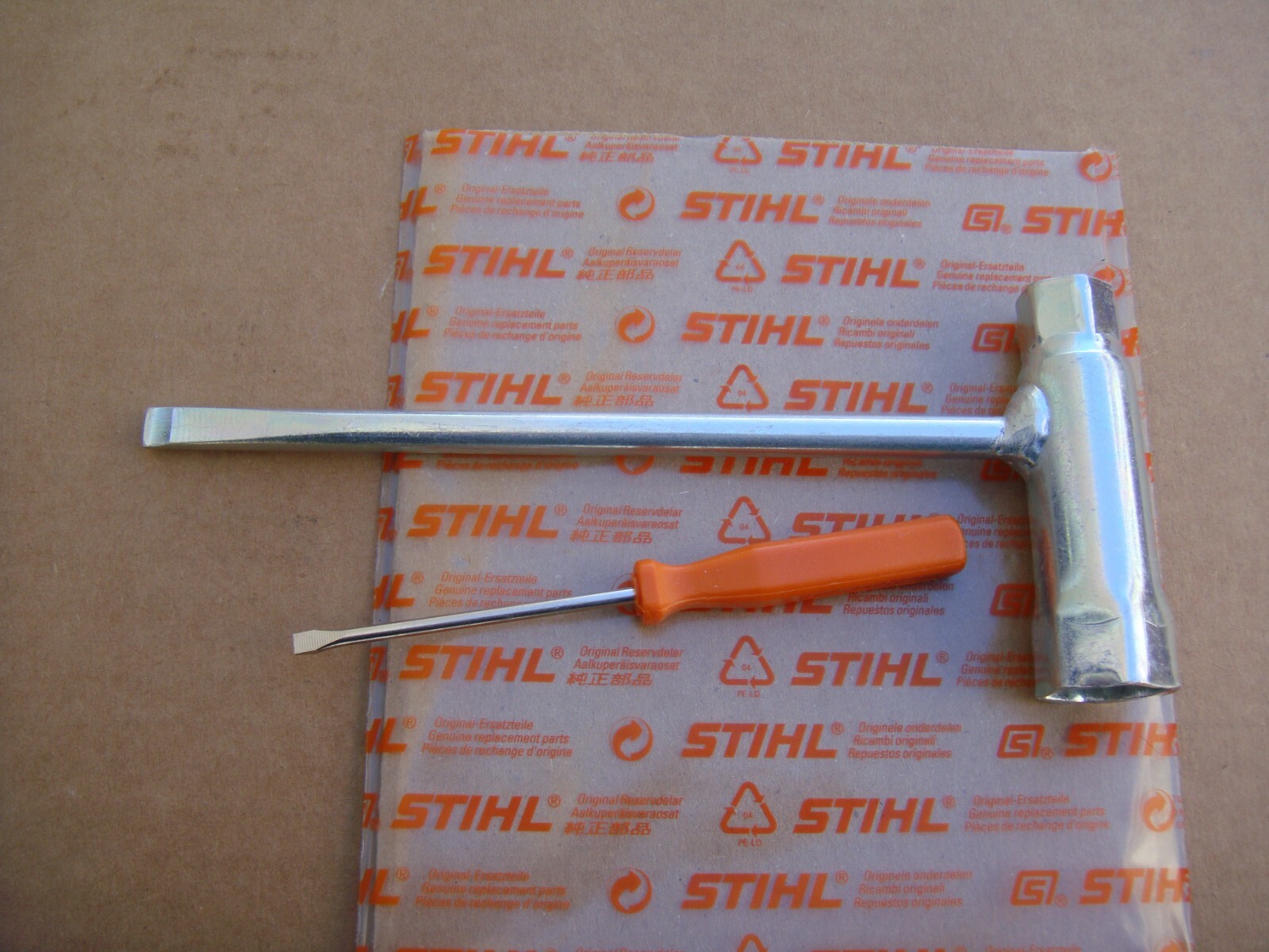 STIHL（スチール）CONTRA 59 Tシャツ　サイズXL（ドイツサイズ） SLY | NUMBERING Tシャツ (Tシャツ・カットソー(半袖) ) |SHEL