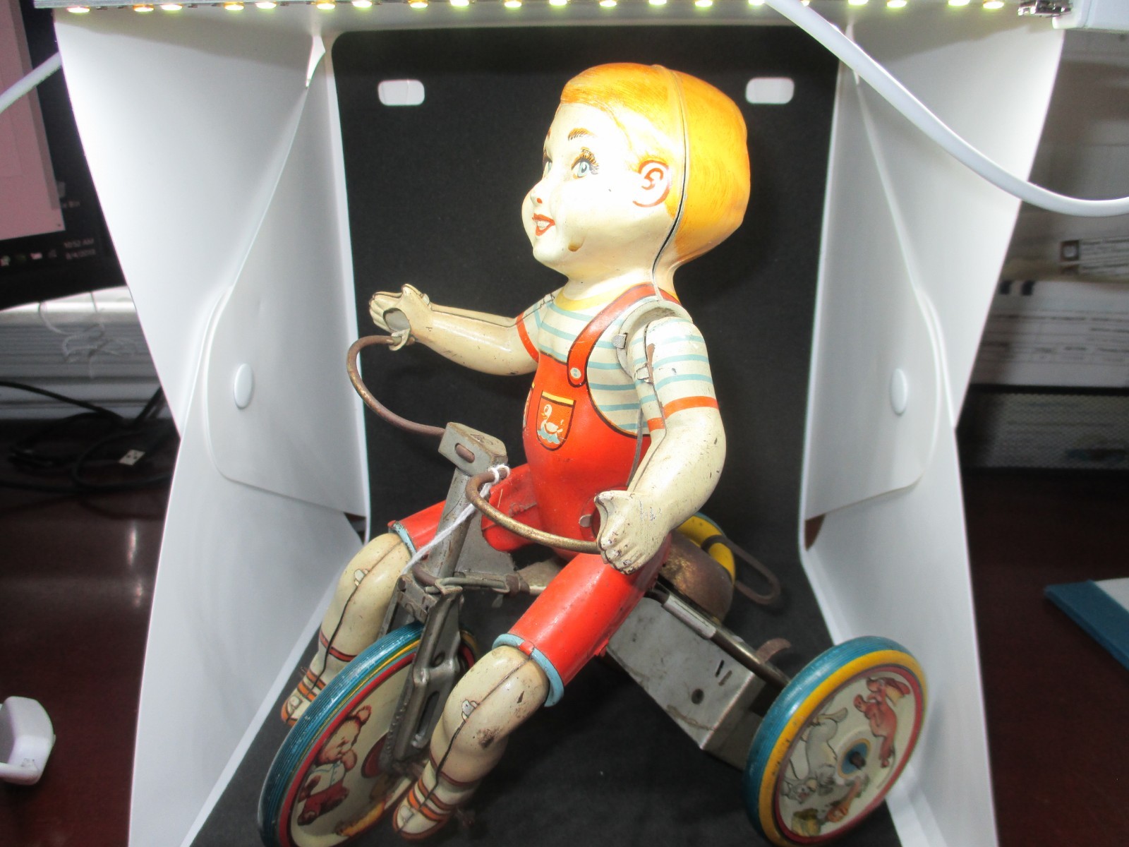 1930s WIND-UP KIDDY CYCLIST TIN LITHO TOY, UNIQUE ART MFG. USA  -  WORKING