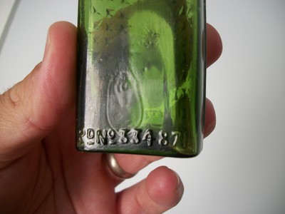 PRETTY EMERALD GREEN 6 SIDED ODD SHAPED POISON 