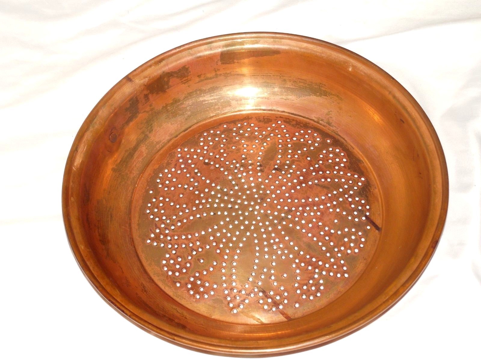 VINTAGE PRE-OWNED  LARGE KITCHEN COPPER STRAINER
