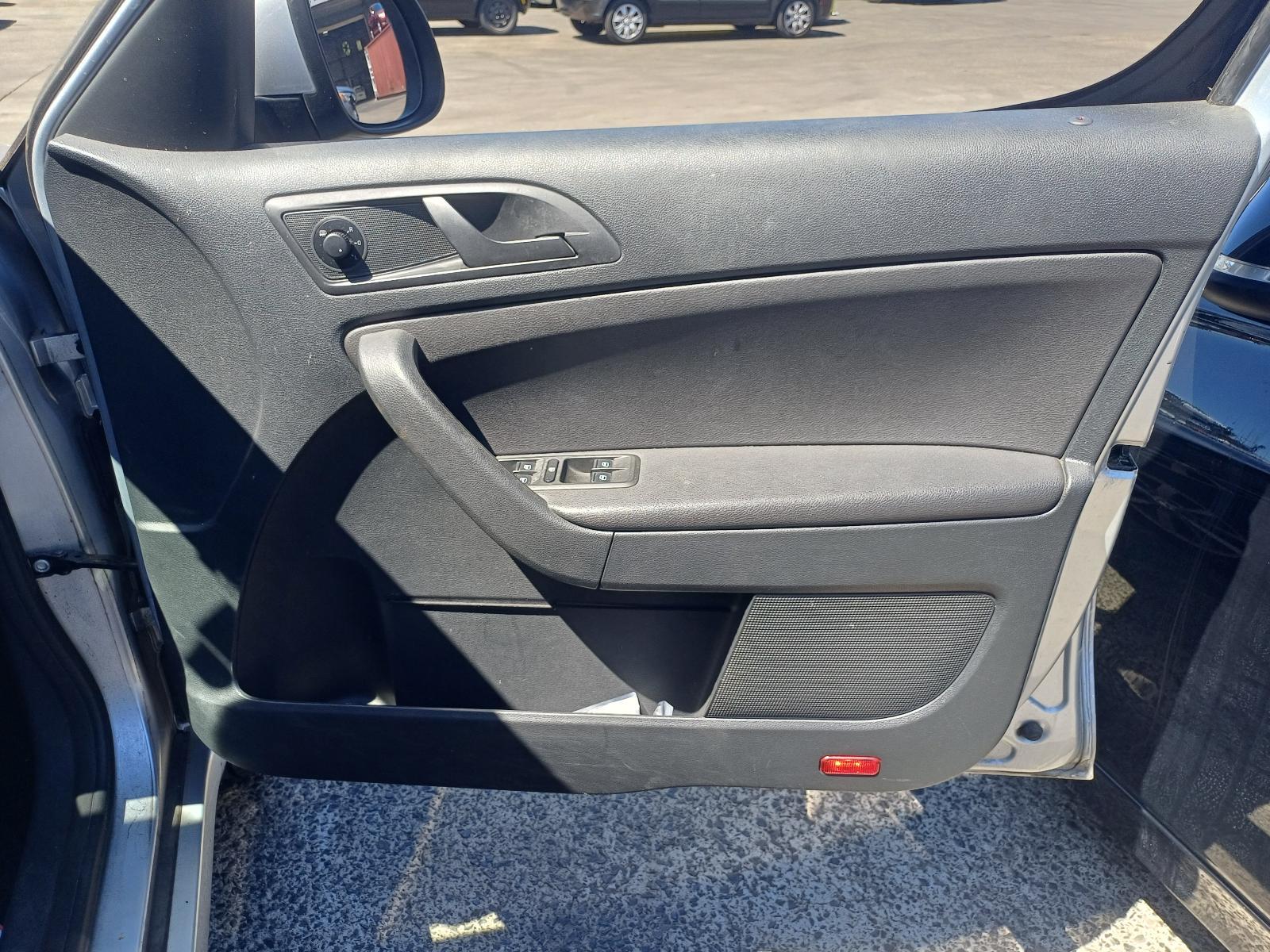 SKODA YETI 5L 04/2014-12/2017 LEFT TAILLIGHT NON LED TYPE - thumbnail 9