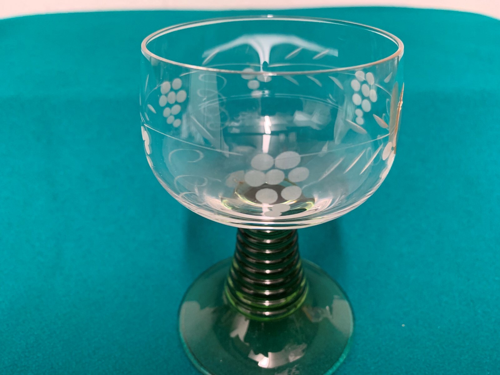 SCHOTT ZWIESEL GERMANY 6 GREEN STEM BEE HIVE GLASSES WITH WROGHT IRON HOLDER