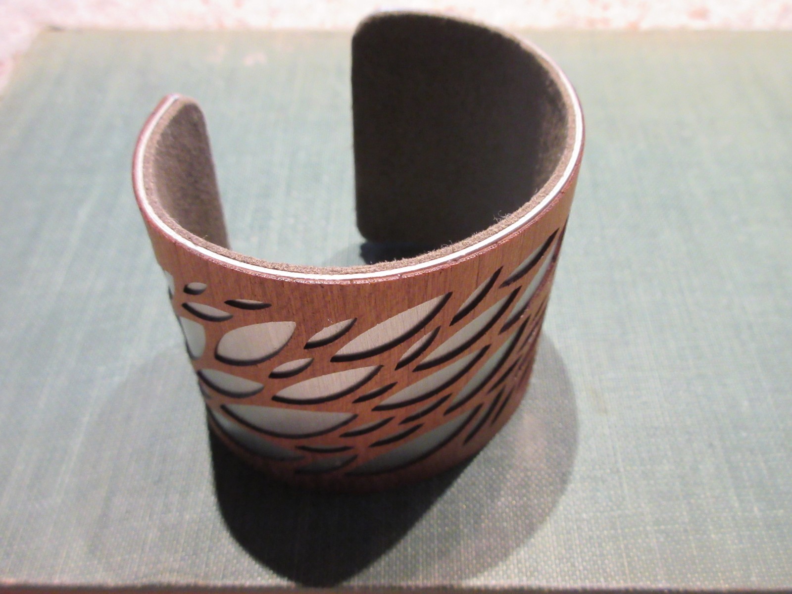 JOYO Treeline & Tide Leaf Cuff lastercut bracelet Cherry & Brushed Aluminum