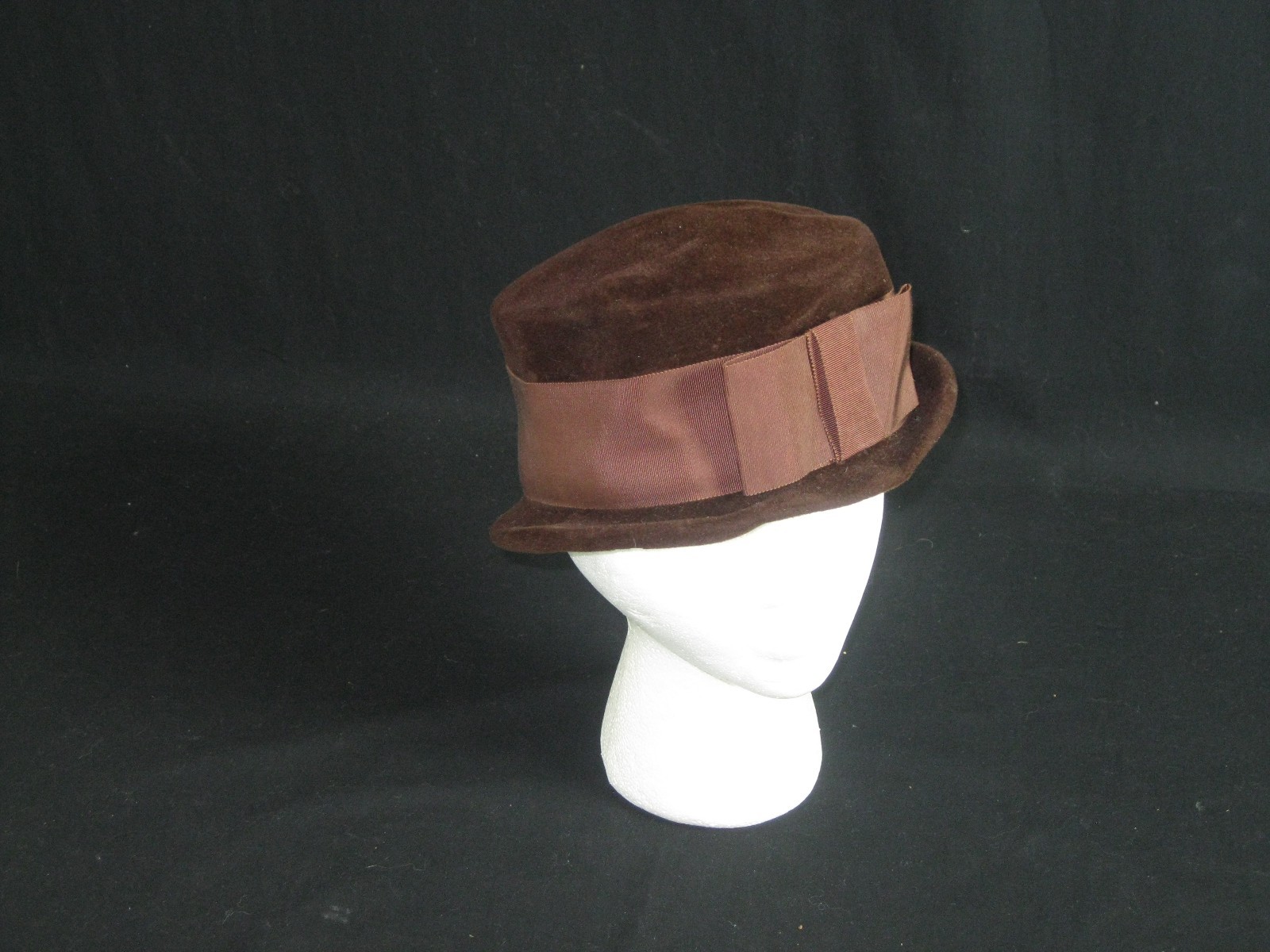 Vintage Gimbels QUALITE  Brown  VELOUR Ladies Hat 21