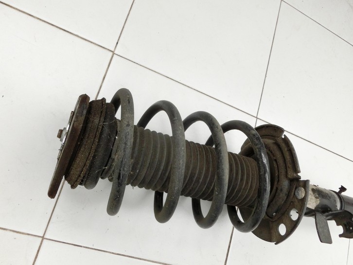 Ford Focus III 14-18 Kombi Federbein Stossdämpfer Vorne Links  - Bild 3