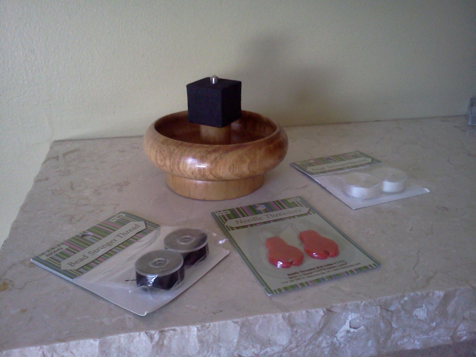 Bead Stringer String Beads Quickly 2009 Black White Thread  2 Needle Threaders