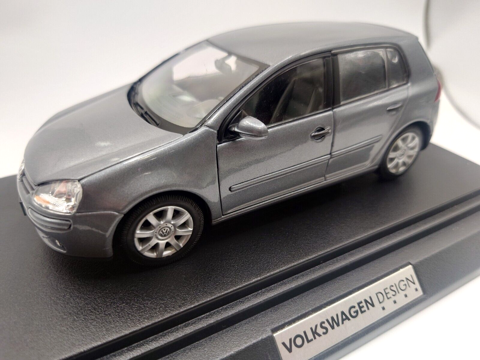 Volkswagen Golf 1/24 Novelty Minicar Case is partially