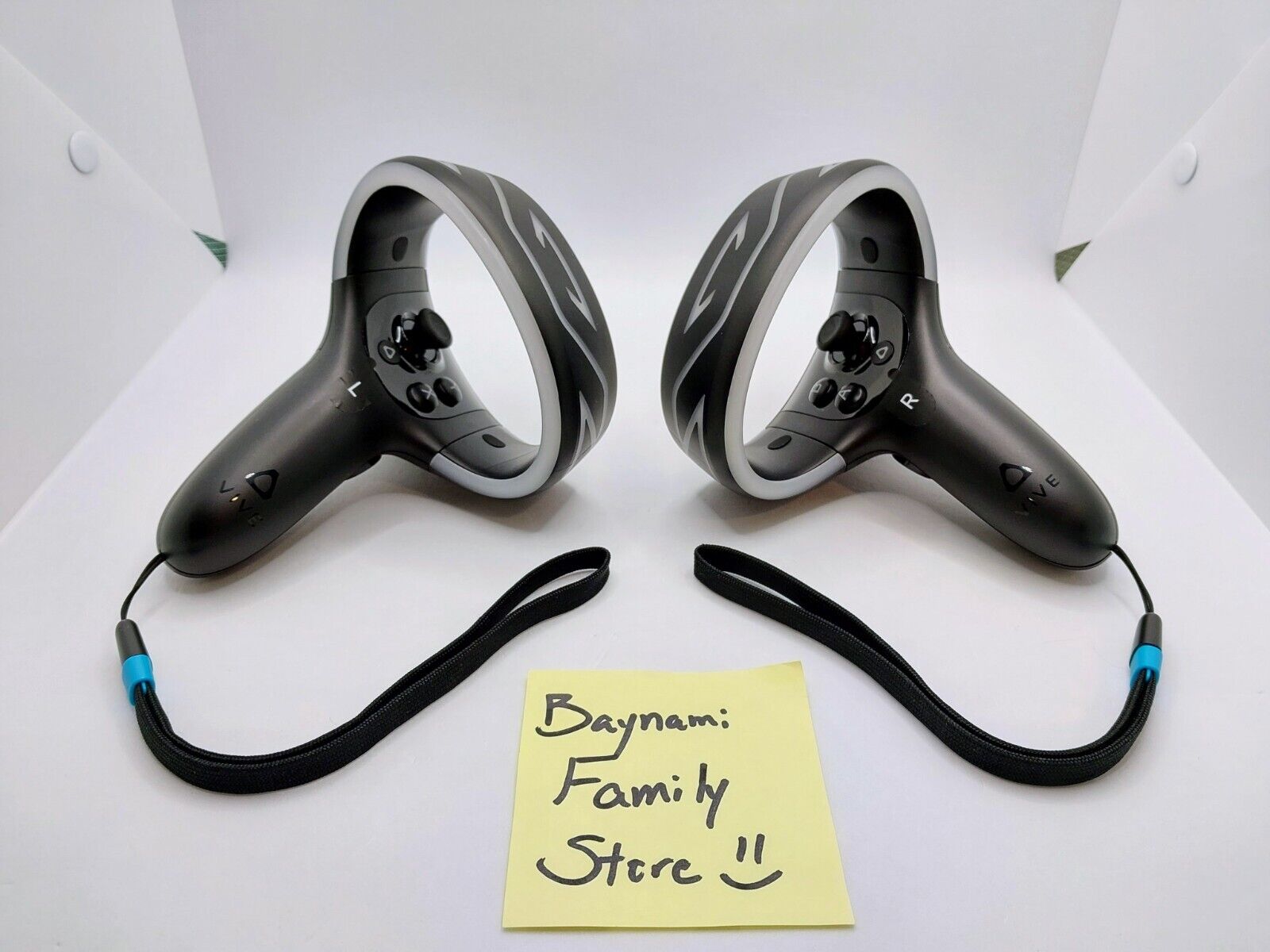 HTC Vive Cosmos PAIR Replacement OEM Left And Right HTC Vive Cosmos PAIR Replacement OEM Left And Right