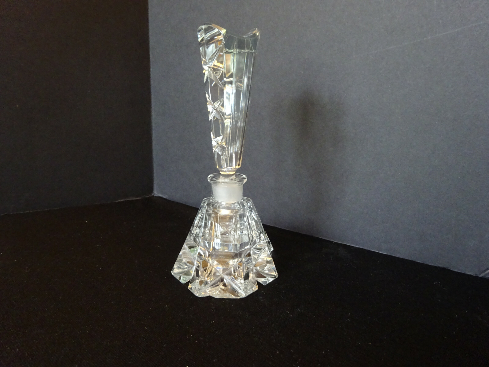 Very Pretty! Estate Vintage Faceted Cut Crystal Heavy Perfume Bottle Decanter