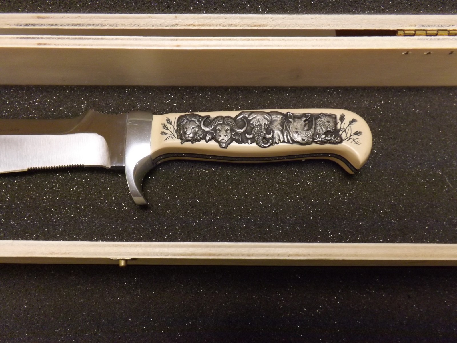 Puma White Hunter - African Big Five - Limited Edition Knife - 346375