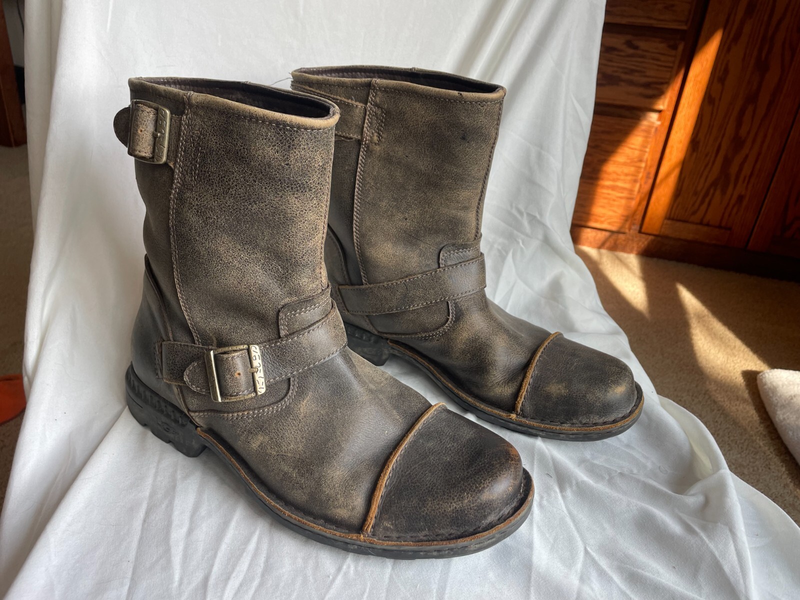 Brown Distressed Leather 3043
