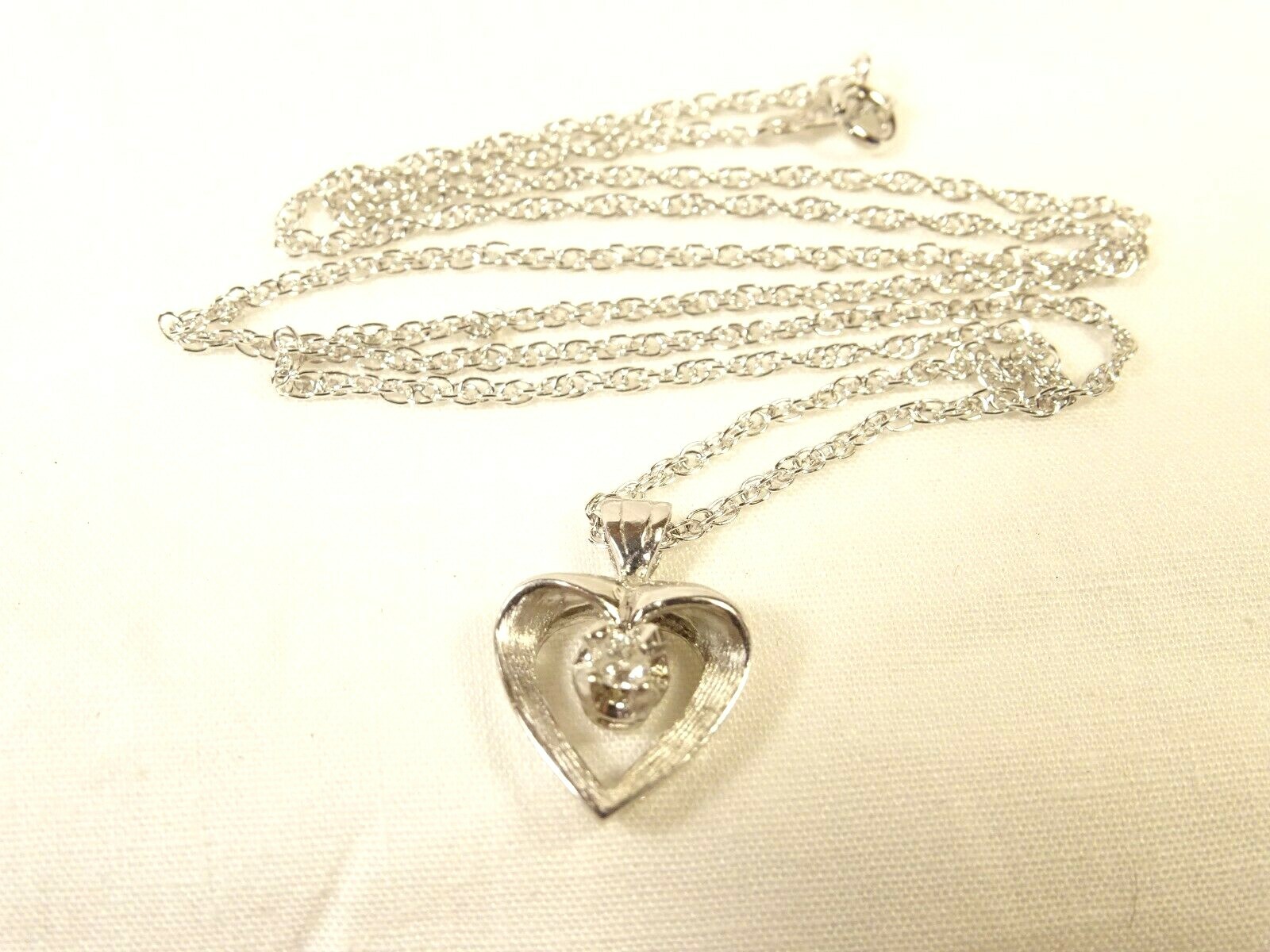 Very Nice 14 K White Gold Genuine Diamond Heart Pendant Speidel 16