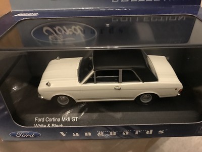 RARE Vanguards VA04100 Ford Cortina MK II Ermine White Black