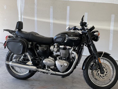 Triumph Bonneville Liquid Cooled T100 & T120 Royal Twin Seat