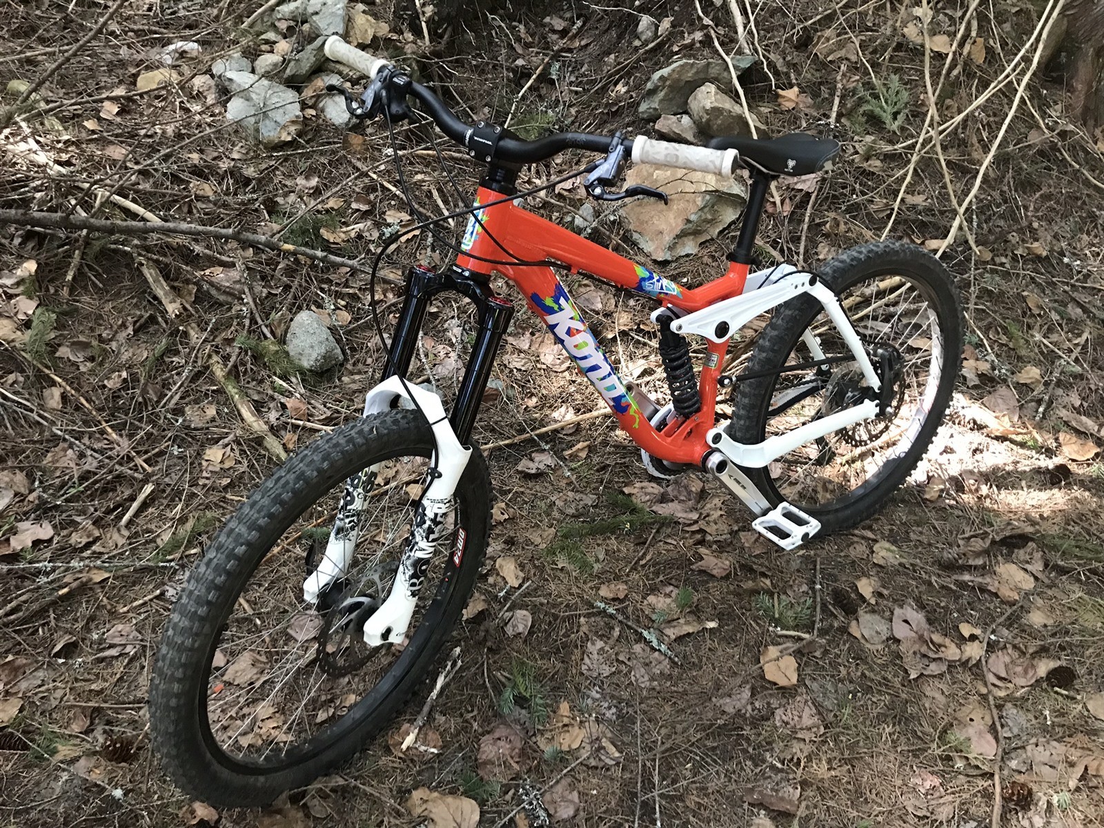 2009 KONA STINKY ORANGE MINT CONDITION 15" FRAME DH BIKE