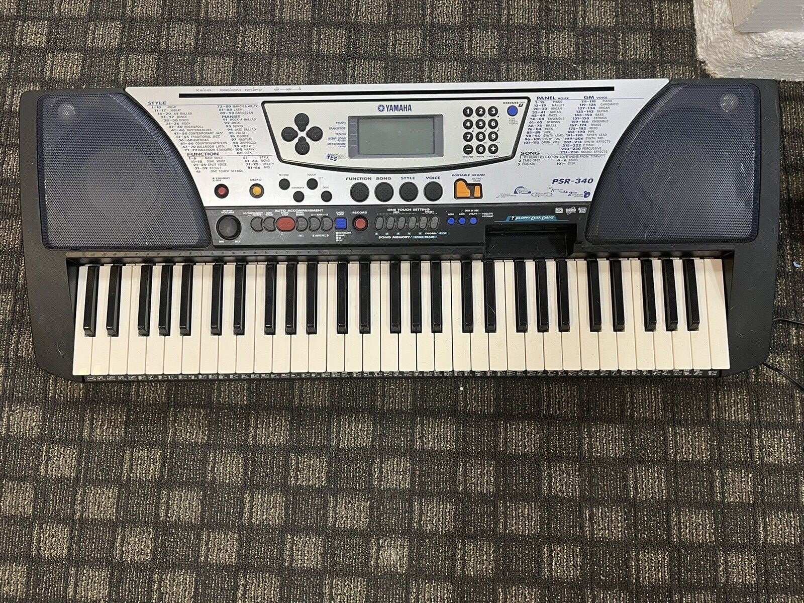 YAMAHA ヤマハ PSR-340 PORTATONE 0706 Yamaha PSR-340 Portatone Electronic Keyboard with Music