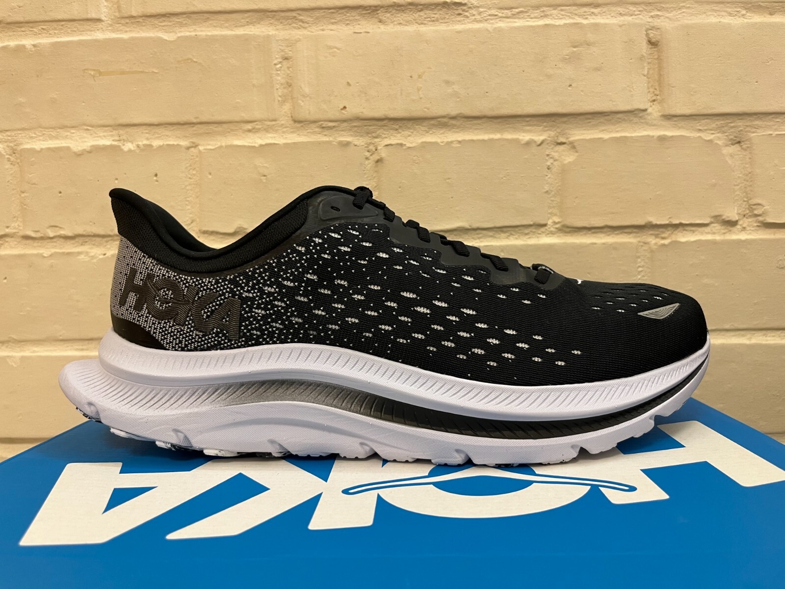 

Мужские кроссовки HOKA ONE ONE Kawana, черные/белые 1123163-BWHT, Черный, HOKA ONE ONE Kawana