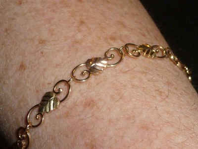 10K SOLID YELLOW & ROSE GOLD SCROLL-WORK VINE BRACELET - 7 5/8