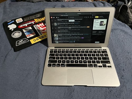 [ジャンク]MacBookAir 11\"/US/2012 Dock付き Amazon.com: Henge Docks Vertical Dock for 13-inch MacBook