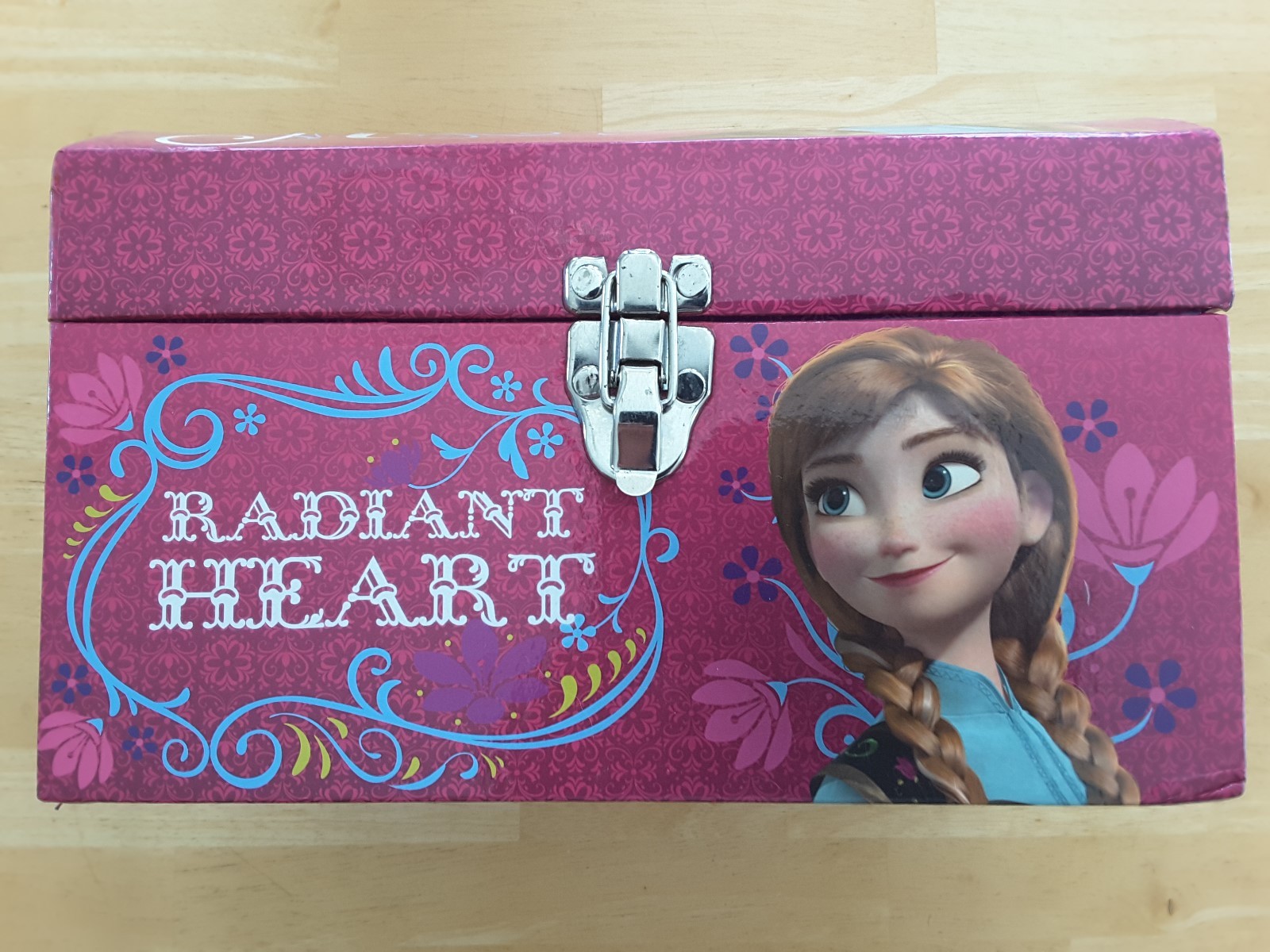 Disney Frozen Anna Radiant Heart Dress-Up Dome Storage Chest Trunk