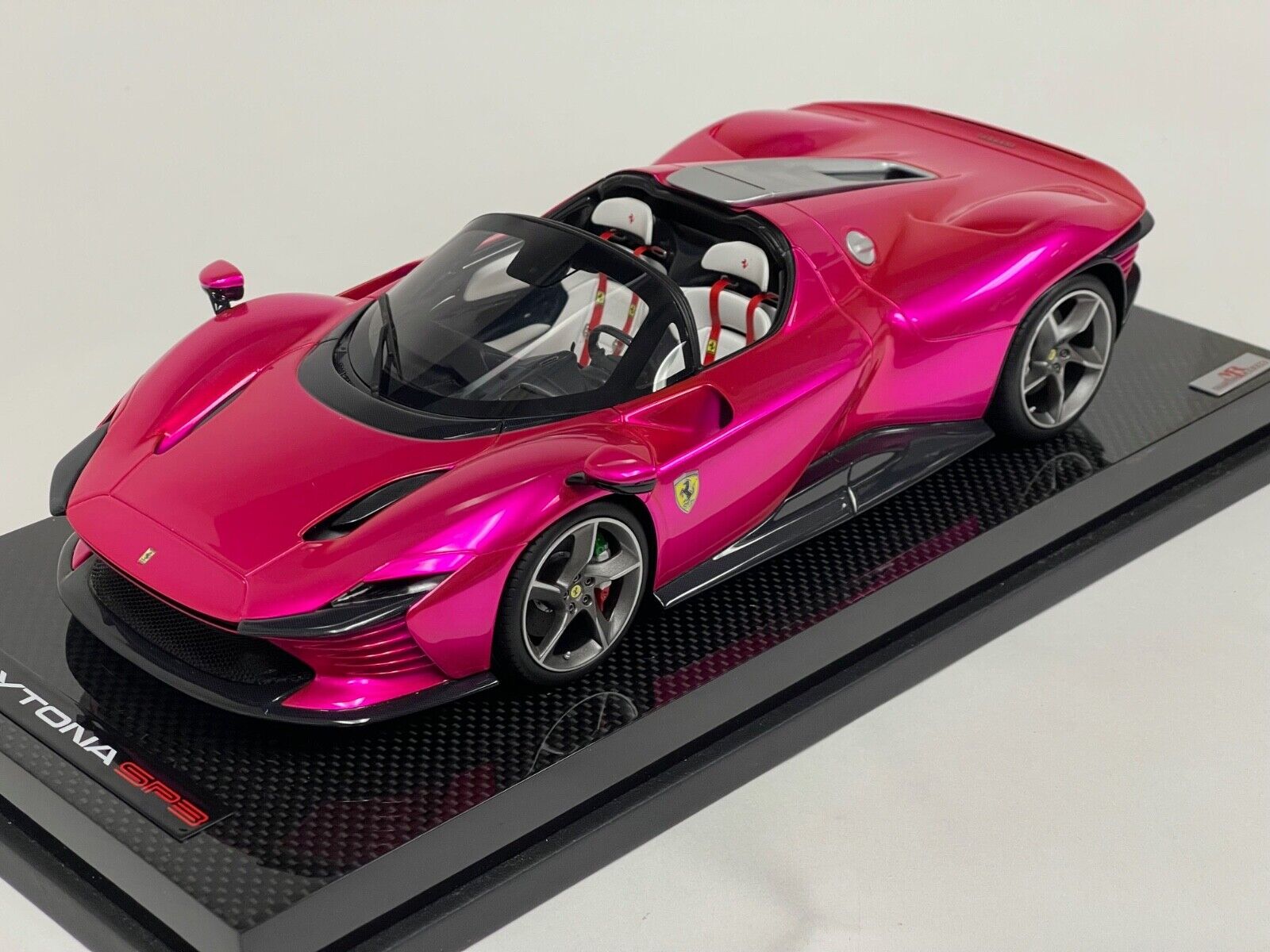 1/18 MR Collection Ferrari Daytona SP3 Flash Pink carbon 1/18 MR Collection Ferrari Daytona SP3 Flash Pink carbon