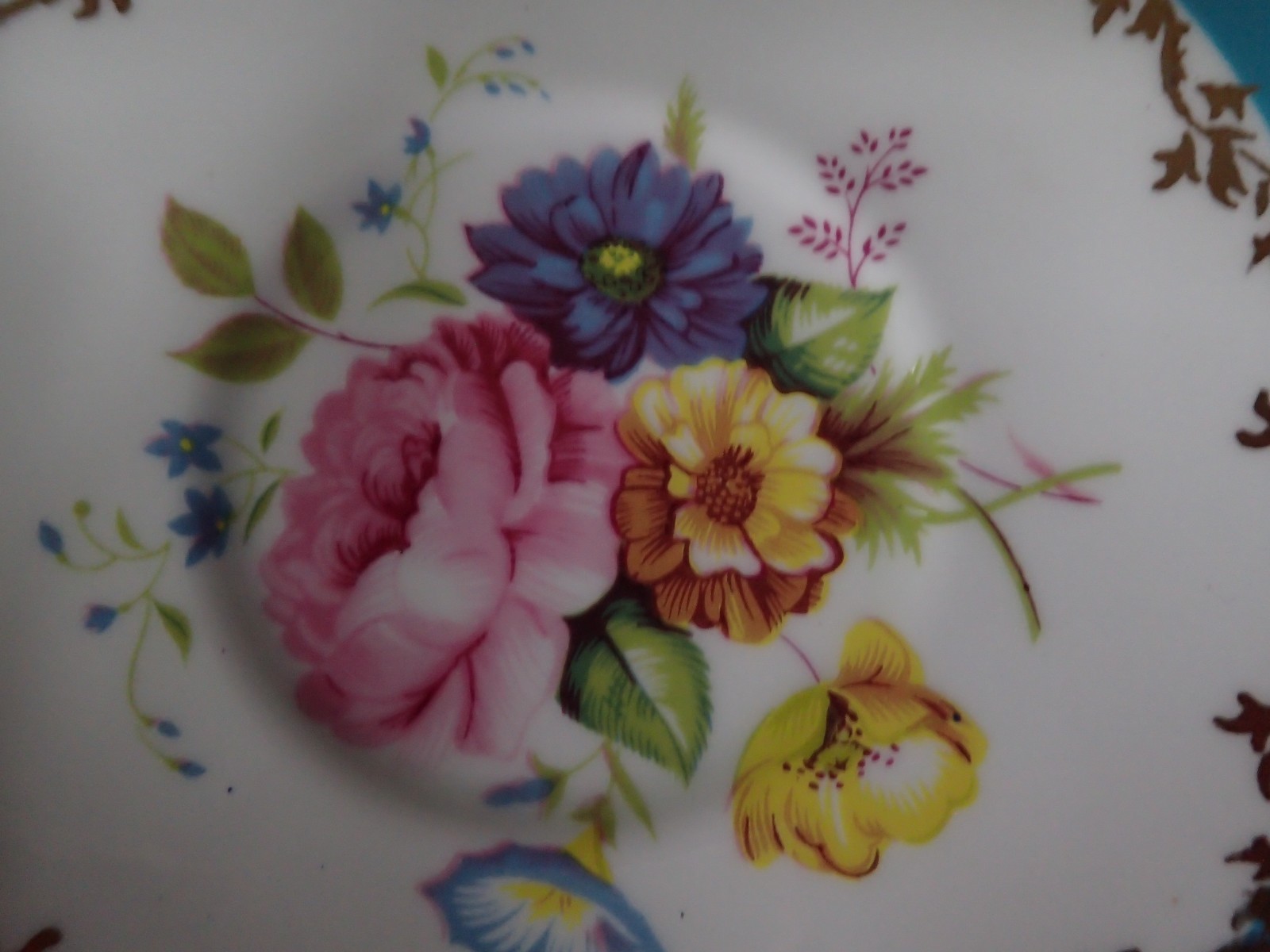 ROYAL GRAFTON K8881 TURQUOISE AND GOLD FLORAL Cup & Saucer