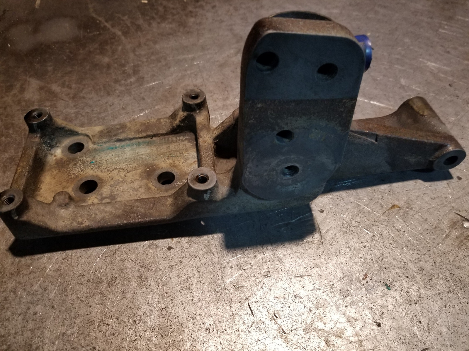03-07 Dodge Ram Cummins 5.9L Engine 3974354 Ac compressor bracket 3974355 - Picture 5 of 7