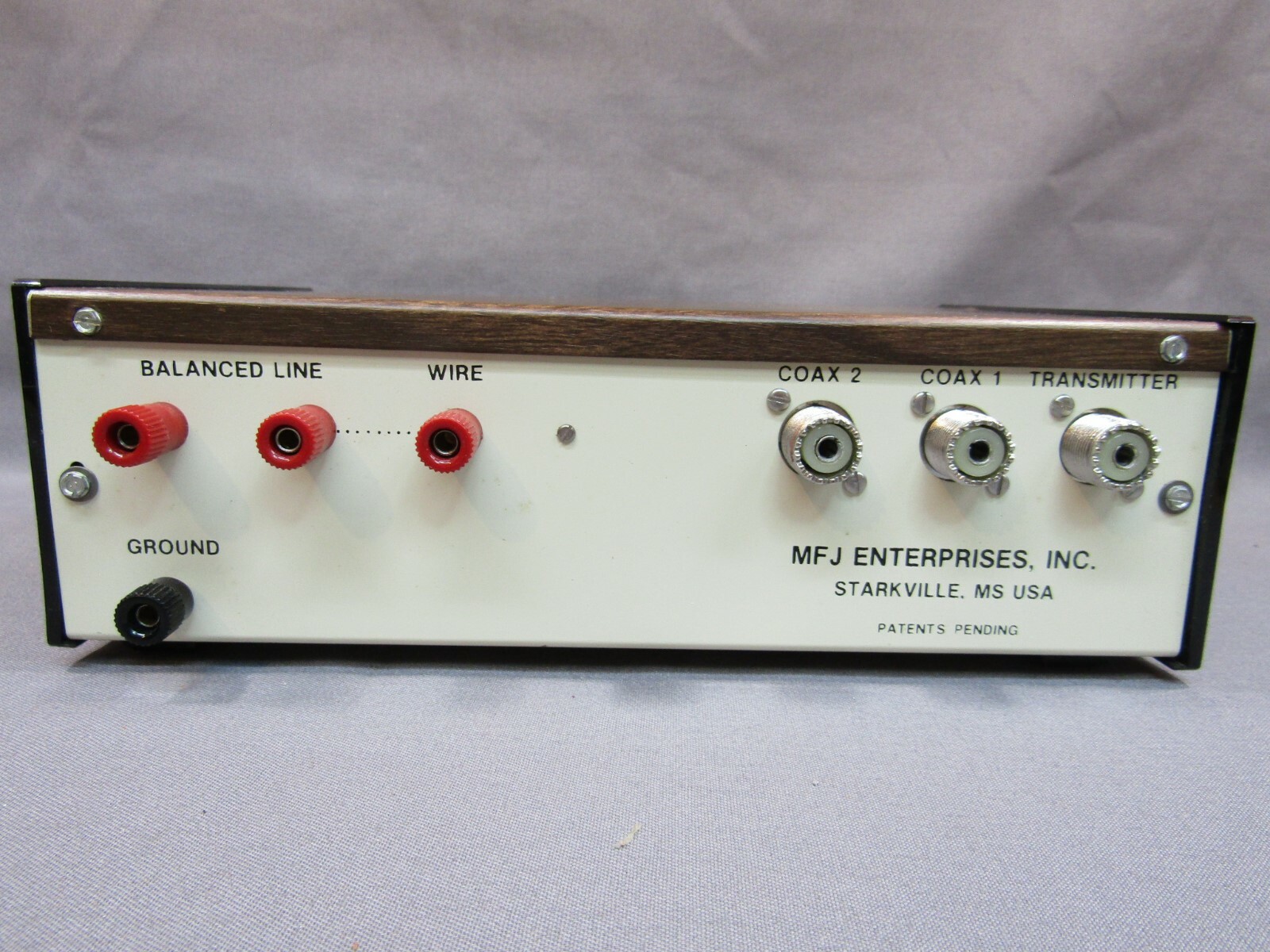 MFJ-949 Deluxe Versa Tuner II SWR and Antenna Tunner w/ dummy load