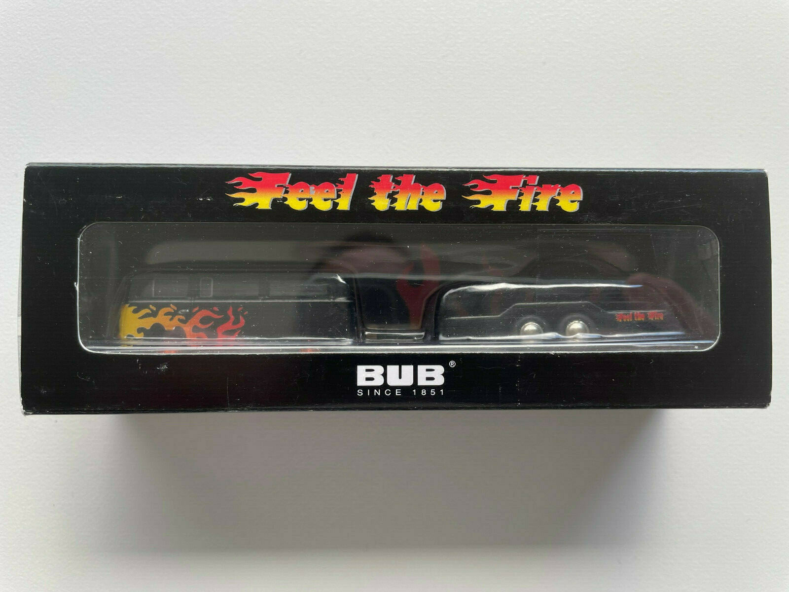 BUB 08756 VW T2a Bus mit Anhänger Feel the Fire 1:87, NEU + OVP